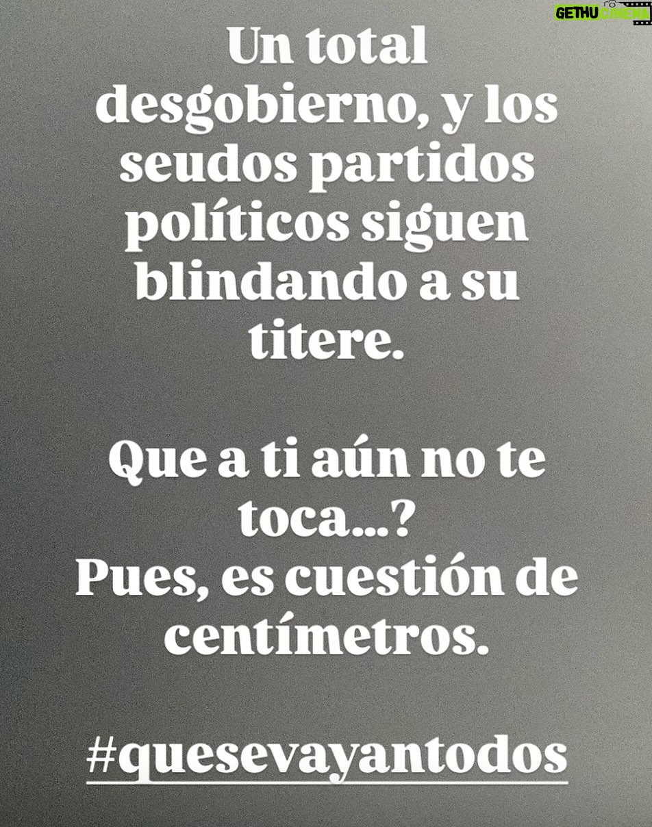 Tatiana Astengo - 3.1K Likes - Permitimos que hicieran los que les da la gana. 
La desidia nos pasa factura ahora. 
No eres transportista, pero puedes ser pasajero. 
No eres cantante pero puedes ser publico. 
No tienes un negocio pero puedes ser cliente. 
No vas al colegio pero tu hijo, sobrino, nieto van. 
No viajas en bus pero pasas a su costado en tu auto. 
No vas por zonas picantes pero los delincuentes si se mueven… y así…

La indiferencia terminará aislándote del mundo y solo sobrevivirás en una burbuja que ya queda pequeña y sin aire limpio… 
O te sumas a los pedidos o solo sobrevivirás en una jaula de “oro” 

#quesevayantodos