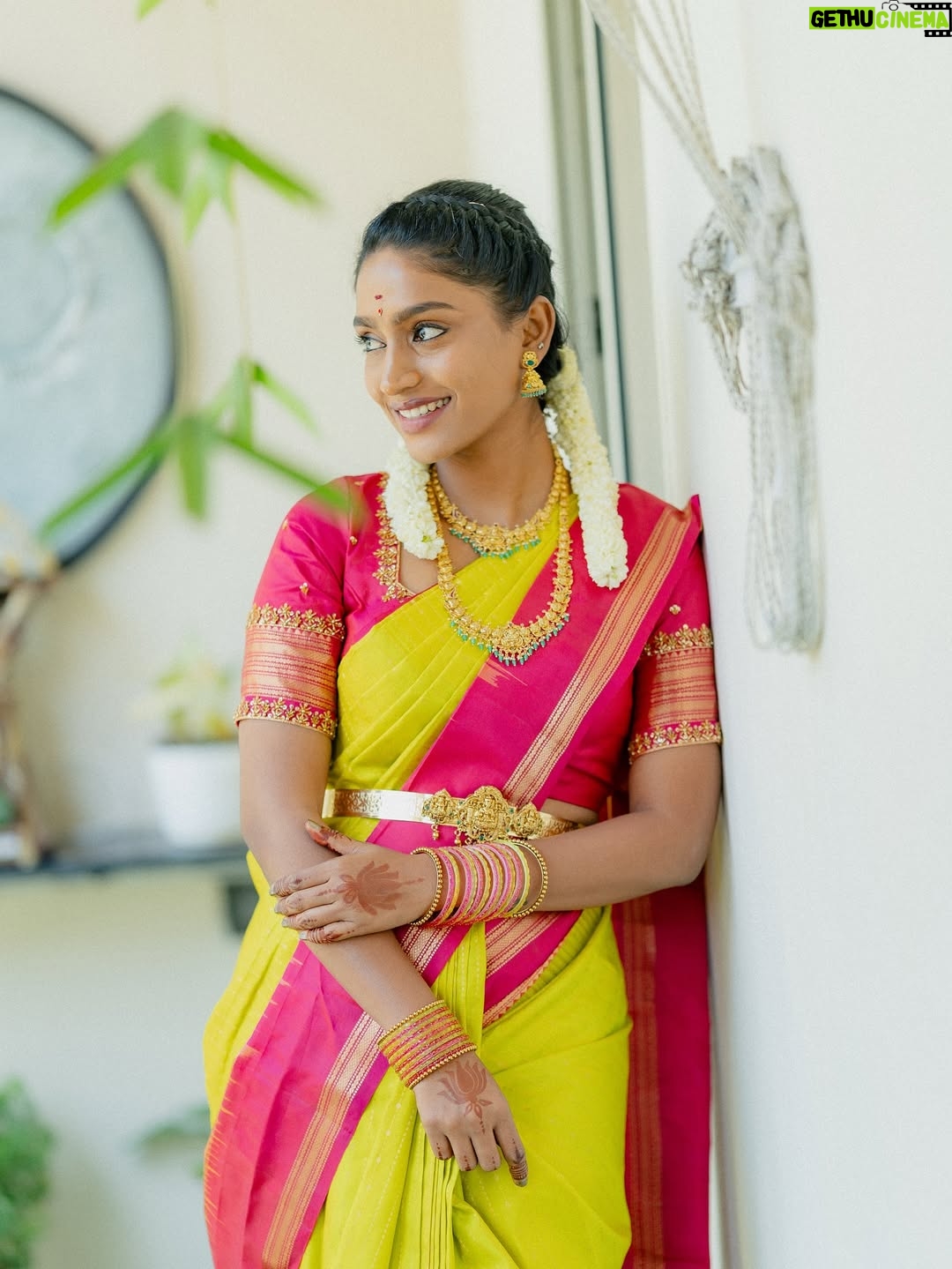 Teja Venkatesh - 48.8K Likes - All smiles, silk and sunshine for my special day 🤍🥹

This Saree is sooo special for me !Thanks to my Man who always makes me feel special and blessed 🤍🥹♾️ 

Beautiful blouse stitched by @niga_designers 🤍

#ponnu #specialday #sunshine #nov1st #birthdayspecial