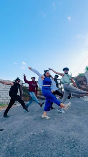 Tejaswani Behera Instagram - Trend ✨
.
.
📸 @tony_dance_r
.
.
#viralvideos #trend #explore #reelitfeelit #telugu