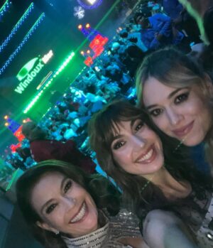 Teri Hatcher Instagram - We are Desperately Devoted to iHeart Jingle Ball!🪩 Thank you so much @iheartradio for such a fun night 🤍

Hair and makeup: @faustinehornok
Stylist: @taylororear
My dress: @ottdubai 
Emerson’s dress: @michaeldepaulo