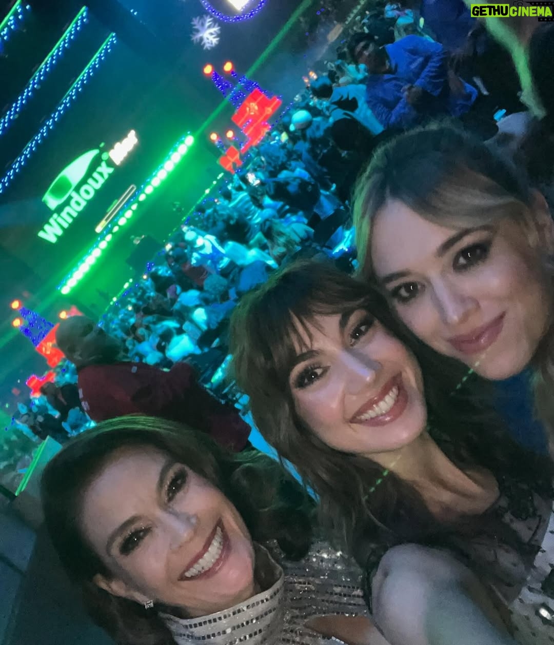 Teri Hatcher - 32.1K Likes - We are Desperately Devoted to iHeart Jingle Ball!🪩 Thank you so much @iheartradio for such a fun night 🤍

Hair and makeup: @faustinehornok
Stylist: @taylororear
My dress: @ottdubai 
Emerson’s dress: @michaeldepaulo