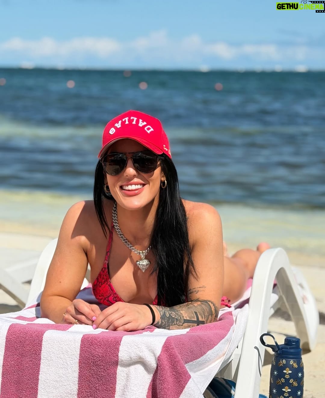 Tessa Blanchard - 7.5K Likes - The past couple days have been great to disconnect, but now it’s back to work! See you all tonight in Arena Mexico. 
Subscribe to Instagram to see more vacation photos 💕💎
