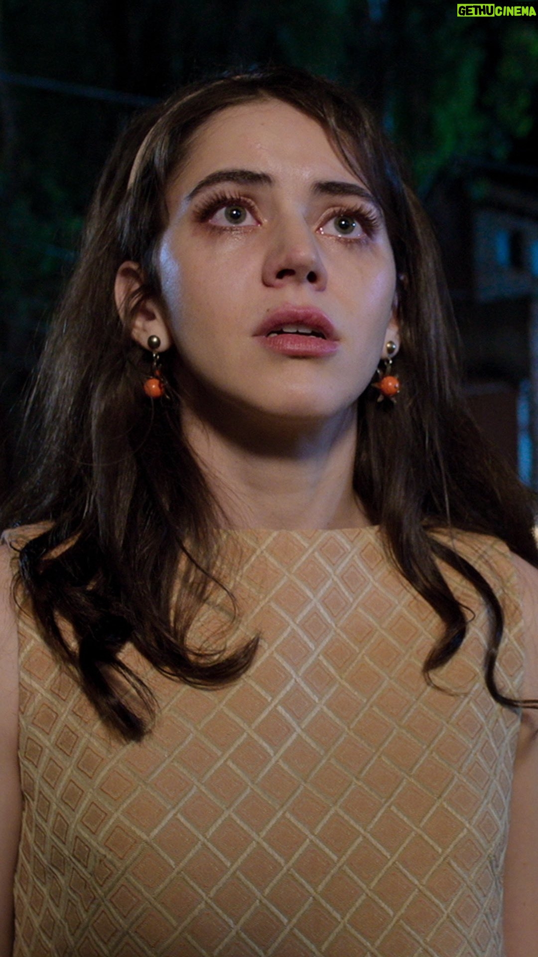 Tessa Ía - 43.4K Likes - Cuando su esposo secuestra a sus hijos en un acto de venganza, una joven madre debe luchar contra los prejuicios y el escándalo para traerlos de vuelta a casa, arriesgándolo todo por el amor prohibido que podría salvarla… o destruirla.
‘Nadie nos vio partir’ llega a Netflix este 15 de Octubre.
