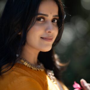 Thanuja Puttaswamy Instagram - All my family dreams and prays for my well-being,
but my heart dreams only about our happiness and togetherness.
The love I share with my pyaars has no ending, it will stay with me for my entire lifetime 🤍✨
Outfit by @threads_by_girija
#Thanuja #ThanujaPuttaswamy
#thanujaputtaswamy #actorthanujaputtaswamy
#thanujaputtaswamybb9