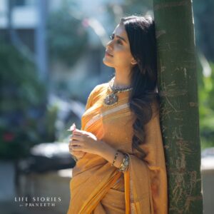 Thanuja Puttaswamy Instagram - All my family dreams and prays for my well-being,
but my heart dreams only about our happiness and togetherness.
The love I share with my pyaars has no ending, it will stay with me for my entire lifetime 🤍✨
Outfit by @threads_by_girija
#Thanuja #ThanujaPuttaswamy
#thanujaputtaswamy #actorthanujaputtaswamy
#thanujaputtaswamybb9