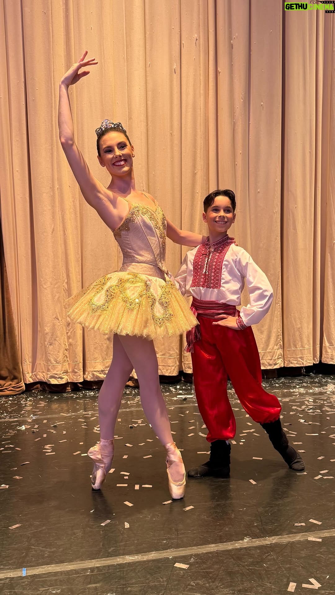 Tiler Peck - 19.4K Likes - A little pre-show warm up with the ever so talented @ballet.spencer.c 🩰

One of my favorite things about Nutcracker guestings is getting to share the stage with so many talented students 😀 

Dance inspo: @alexdwong 
@westsideballet 

#dance #dancer #ballet #ballerina #trend #dancetrend #trending #reel