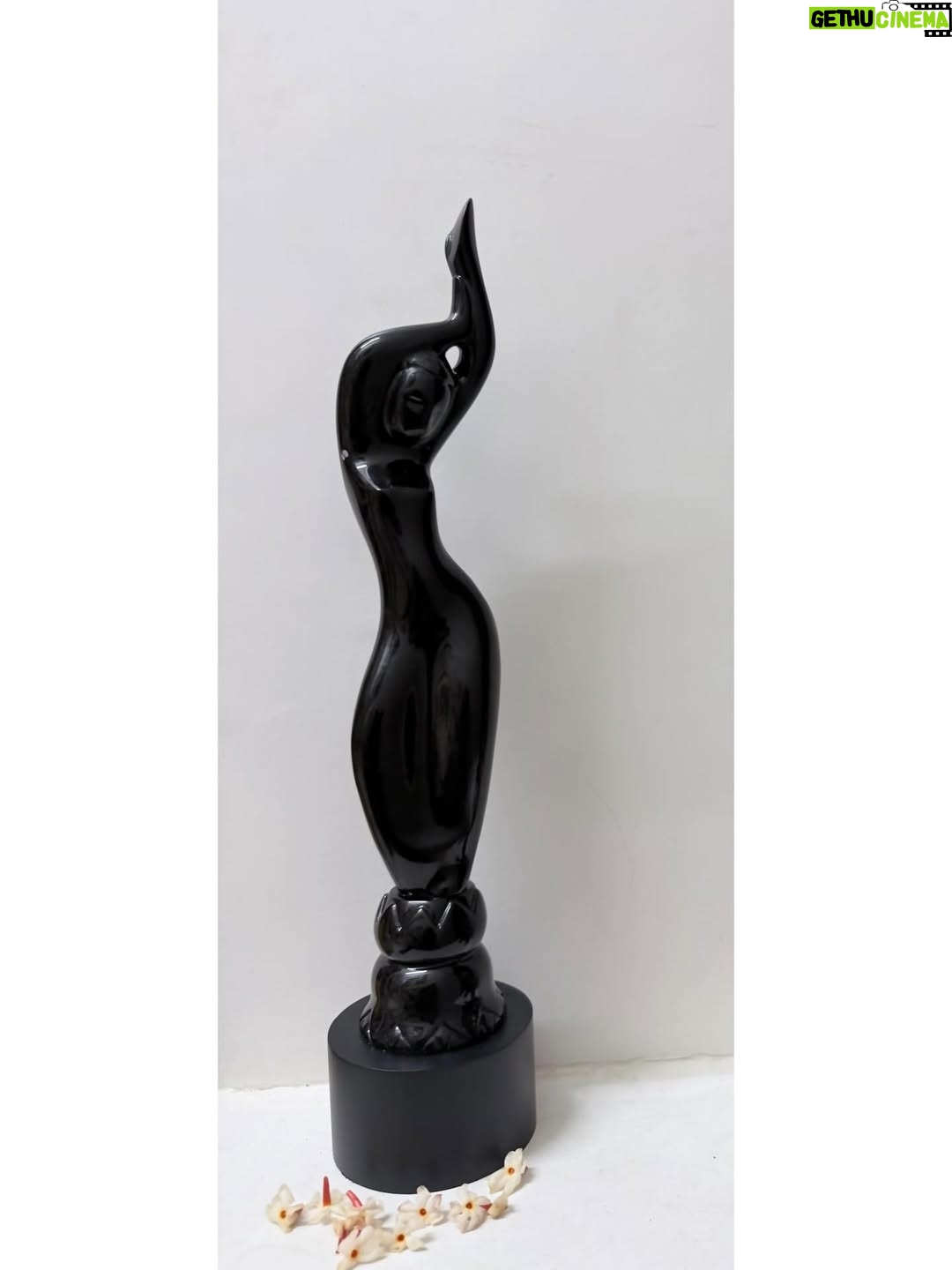 Tillotama Shome - 4.9K Likes - Thank you @filmfare . Thank you to the jury and all those who voted for me( you made it happen!)
Channelling the black lady. 

Best supporting actor, female for Paatal Lok @primevideoin 
#sudipsharma @avinasharundhaware thank you again for Meghna Barua.

Wearing a custom made @cord.in 
Jewels by @tyaanijewellery 
HMU @themakeupwaley 
@anila_hairandmakeup 

#paatallok #filmfare