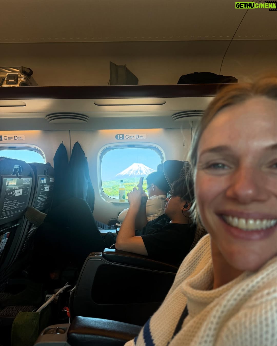 Tracy Spiridakos - 66.6K Likes - Japan! 😍😍😍
