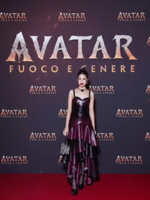 Trinity Jo-Li Bliss Instagram - Being in Italy for the Avatar Milan premiere was everything I never could’ve imagined and a dream come true. I guess I have to leave with a happy tummy and a sad heart— feeling so blue because I don’t wish to Italeave 😉🇮🇹🩵
We’re getting so close guyssss - it truly feels like the final countdown.

Styling @orettac 
Styling assistant @jesuisallegra_ 
Tailoring @_samanthamorgan 
Hair @miguelmartinperezldn 
Makeup @chykapuka
@avatar @disney @disneyit #avatarfireandash