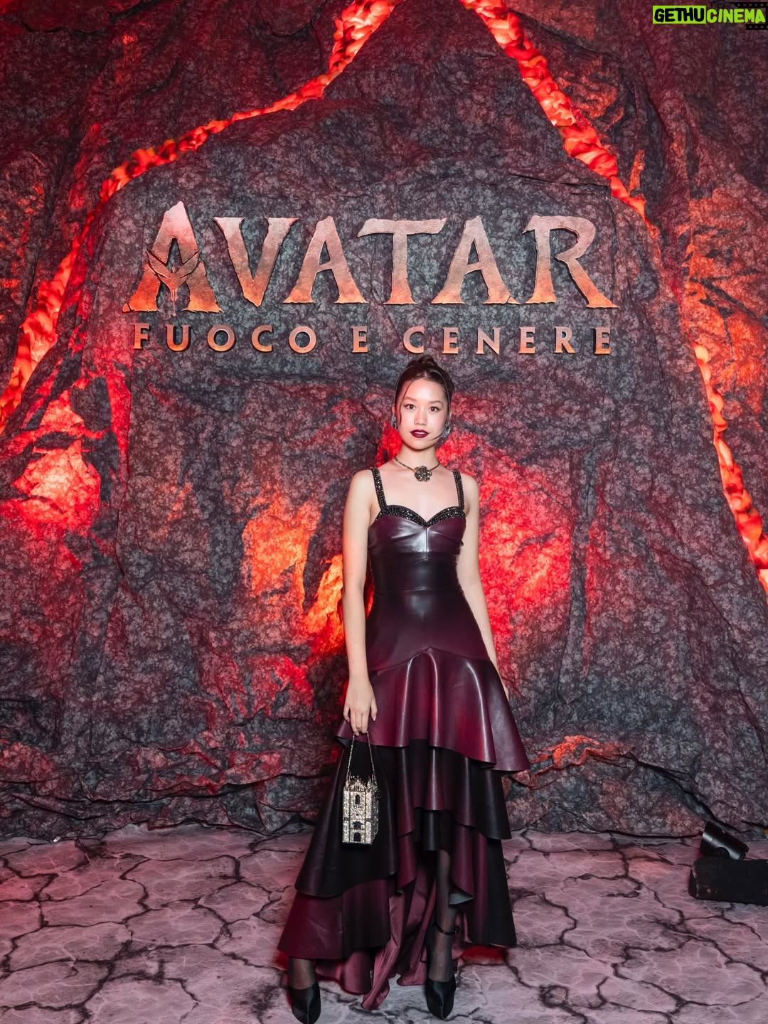 Trinity Jo-Li Bliss - 31.5K Likes - Being in Italy for the Avatar Milan premiere was everything I never could’ve imagined and a dream come true. I guess I have to leave with a happy tummy and a sad heart— feeling so blue because I don’t wish to Italeave 😉🇮🇹🩵
We’re getting so close guyssss - it truly feels like the final countdown.

Styling @orettac 
Styling assistant @jesuisallegra_ 
Tailoring @_samanthamorgan 
Hair @miguelmartinperezldn 
Makeup @chykapuka
@avatar @disney @disneyit #avatarfireandash