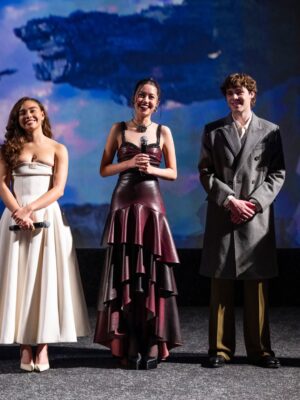 Trinity Jo-Li Bliss Instagram - Being in Italy for the Avatar Milan premiere was everything I never could’ve imagined and a dream come true. I guess I have to leave with a happy tummy and a sad heart— feeling so blue because I don’t wish to Italeave 😉🇮🇹🩵
We’re getting so close guyssss - it truly feels like the final countdown.

Styling @orettac 
Styling assistant @jesuisallegra_ 
Tailoring @_samanthamorgan 
Hair @miguelmartinperezldn 
Makeup @chykapuka
@avatar @disney @disneyit #avatarfireandash