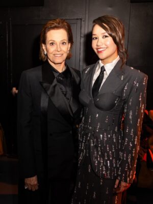 Trinity Jo-Li Bliss Instagram - Reception after Paris premiere. Most wonderful time!!! 
How did I do channeling my hero sister Sig’s looks?

Put on 3D glasses and watch Avatar: Fire and Ash on big screen Dec 19th! 🩵
@avatar @disney @disneyfr 

Styling @orettac 
Styling assistant @jesuisallegra_ 
Tailoring @_samanthamorgan 
Hair @miguelmartinperezldn 
Makeup @chykapuka