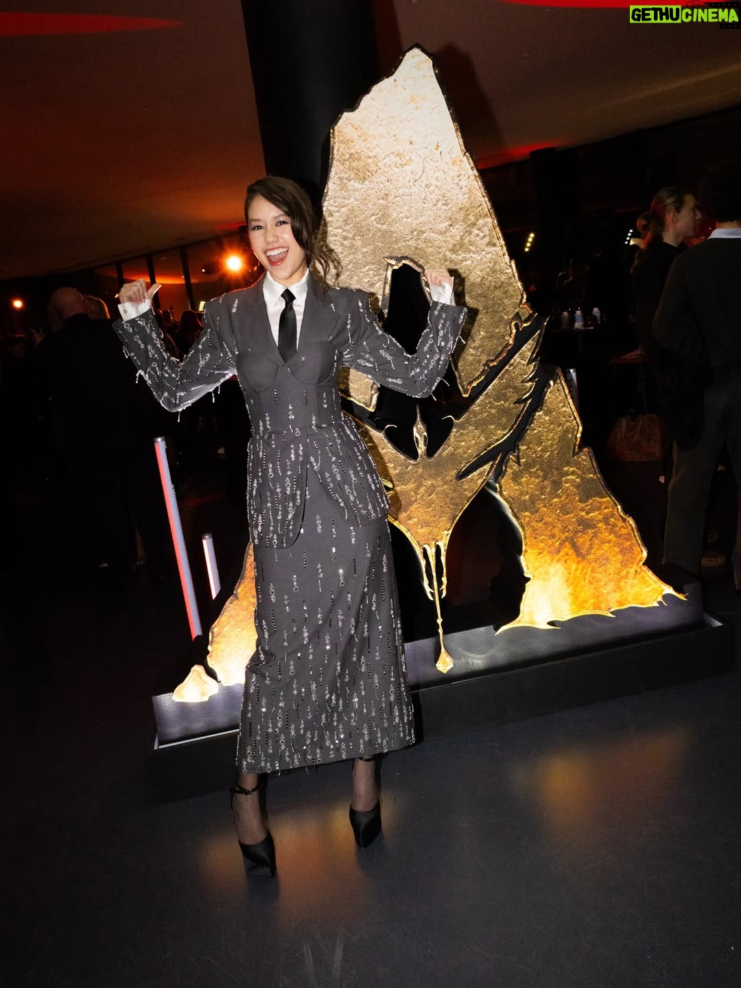 Trinity Jo-Li Bliss - 30.8K Likes - Reception after Paris premiere. Most wonderful time!!! 
How did I do channeling my hero sister Sig’s looks?

Put on 3D glasses and watch Avatar: Fire and Ash on big screen Dec 19th! 🩵
@avatar @disney @disneyfr 

Styling @orettac 
Styling assistant @jesuisallegra_ 
Tailoring @_samanthamorgan 
Hair @miguelmartinperezldn 
Makeup @chykapuka