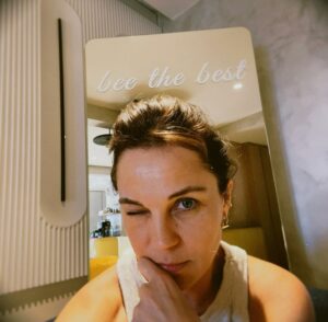 Tülin Özen Instagram - Bu aralar ve bi aralar #beethebest @podbee.media .. ve de bir gala @bkmonline #adile film ❤️ @caganirmak1 @baris.yildiz @_serhattutumluer @bilgesuakin @zfracr @cemrandir @berfin_eliif @candostb gujan ve de tabi @thismagicaldepression ❤️ ve de as always I Protest #iprotest