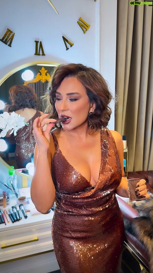 Tunzale - 3.4K Likes - Chocolate Lady 🍫💋 
Dress @lali_rustamova @house_oflali 
Coat @dentelle_couture 
makeup @makeupby_nura 
hairstyle @azizavogue @faridbagirovofficial