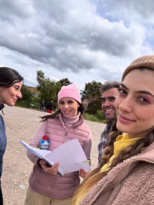 Tutú Vidaurre Instagram - ¡ Oficialmente, es una película !
Última Terra 🎥🎞️

También es el cumple de la reina @abigailruizmake_up 

Gracias a Aysén y sus bondades, a @lucioarojas y a este maravilloso hotel @loberiasdelsur 🫶🏼🙏🏽
