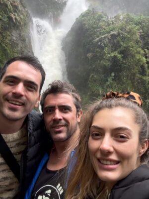 Tutú Vidaurre Instagram - Se termina un rodaje para algunos 🙏🏽🥰
No podría explicar en palabras lo agradecida que me siento, por haber vivido días tan lindos junto a este equipo maravilloso 🫶🏼🫶🏼🫶🏼
📍Aysén @loberiasdelsur