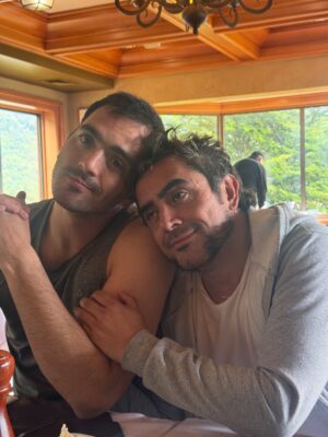 Tutú Vidaurre Instagram - Se termina un rodaje para algunos 🙏🏽🥰
No podría explicar en palabras lo agradecida que me siento, por haber vivido días tan lindos junto a este equipo maravilloso 🫶🏼🫶🏼🫶🏼
📍Aysén @loberiasdelsur