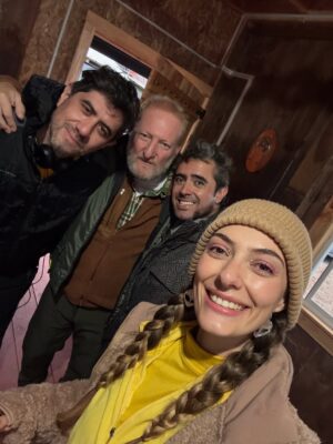 Tutú Vidaurre Instagram - Se termina un rodaje para algunos 🙏🏽🥰
No podría explicar en palabras lo agradecida que me siento, por haber vivido días tan lindos junto a este equipo maravilloso 🫶🏼🫶🏼🫶🏼
📍Aysén @loberiasdelsur