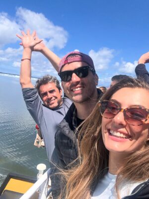 Tutú Vidaurre Instagram - Se termina un rodaje para algunos 🙏🏽🥰
No podría explicar en palabras lo agradecida que me siento, por haber vivido días tan lindos junto a este equipo maravilloso 🫶🏼🫶🏼🫶🏼
📍Aysén @loberiasdelsur
