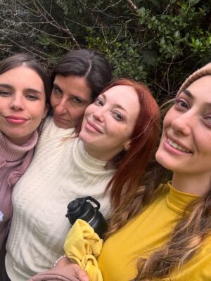 Tutú Vidaurre Instagram - Se termina un rodaje para algunos 🙏🏽🥰
No podría explicar en palabras lo agradecida que me siento, por haber vivido días tan lindos junto a este equipo maravilloso 🫶🏼🫶🏼🫶🏼
📍Aysén @loberiasdelsur