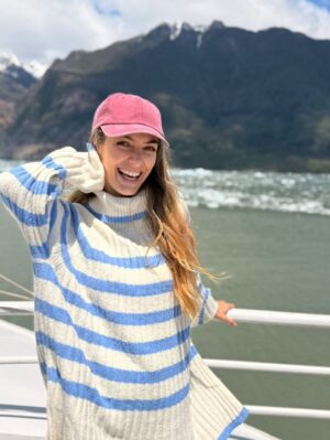 Tutú Vidaurre Instagram - ¡ Oficialmente, es una película !
Última Terra 🎥🎞️

También es el cumple de la reina @abigailruizmake_up 

Gracias a Aysén y sus bondades, a @lucioarojas y a este maravilloso hotel @loberiasdelsur 🫶🏼🙏🏽