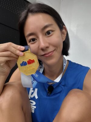 Uee Instagram - .
우리의 마지막 엔딩을 함께해 주세요🥊

<무쇠소녀단2>
✓ [금] 저녁 8:40 tvN
#tvN #무쇠소녀단2
#유이 #금새록 #박주현 #설인아 #김동현
 #같이달려tvN #스트리밍은tving