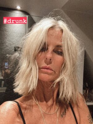 Ulrika Jonsson Instagram - Today I’m marking 1yr of sobriety.
No fanfare, no medal, no trophy. 
The journey goes on.

A huge thanks to all those beautiful people who have supported me; understood me; scooped me up and handled me tenderly and without judgement; who nudged me in the right direction; who made me laugh and helped me shed the crippling shame.

Thank you to my kids for their support; for having faith in me after I must have worried them so.

For close friends for their patience and belief.

My sobriety will continue to be my priority.

Turns out it IS possible to teach old dogs new tricks.

#sobriety #faith #odaat #freedom