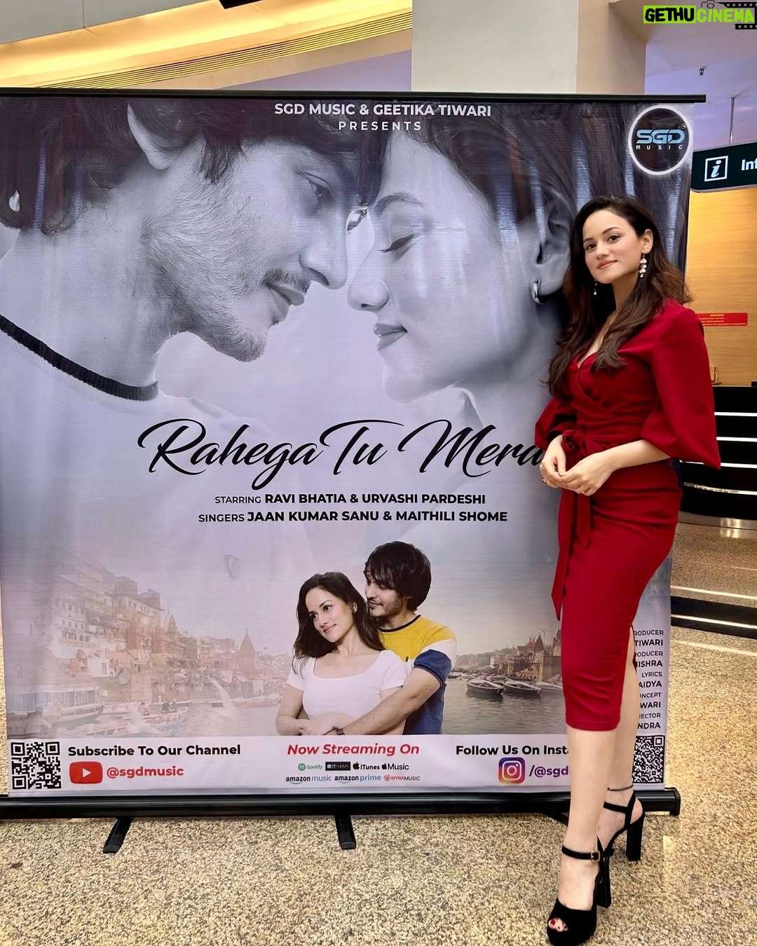 Urvashi Pardeshi - 2.1K Likes - So much love showered yesterday! ♥️
Truly grateful 🧿✨
.
.
#musicvideo #rahegatumera #love #launch #song #album