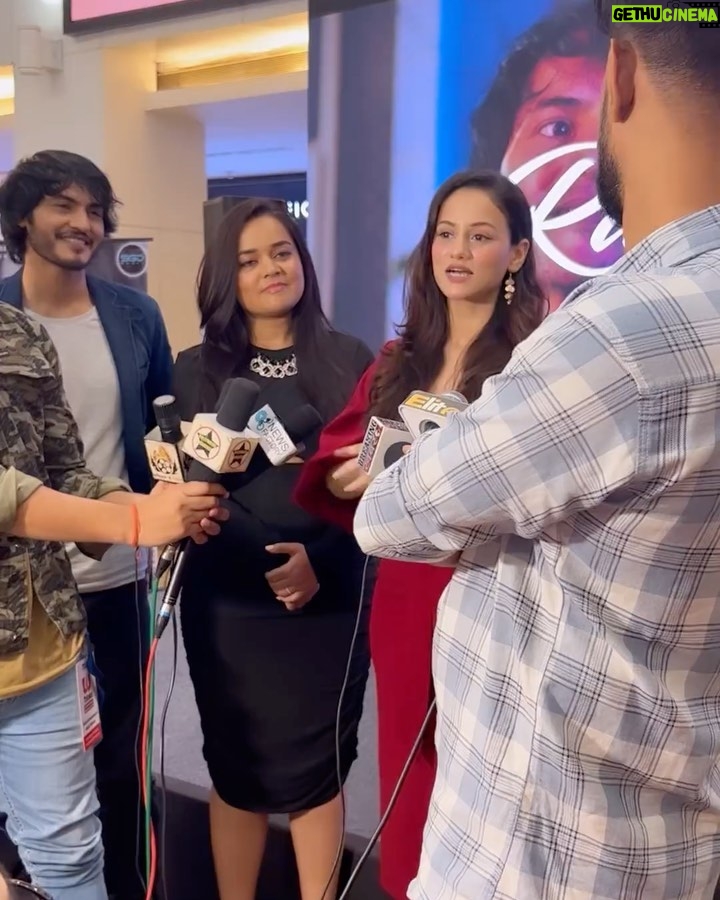Urvashi Pardeshi - 2.1K Likes - So much love showered yesterday! ♥️
Truly grateful 🧿✨
.
.
#musicvideo #rahegatumera #love #launch #song #album