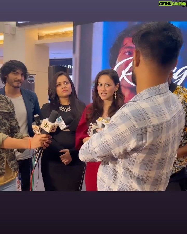 Urvashi Pardeshi - 2.1K Likes - So much love showered yesterday! ♥️
Truly grateful 🧿✨
.
.
#musicvideo #rahegatumera #love #launch #song #album