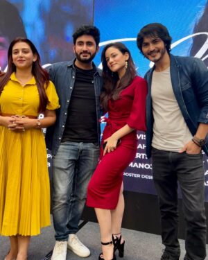 Urvashi Pardeshi Instagram - So much love showered yesterday! ♥️
Truly grateful 🧿✨
.
.
#musicvideo #rahegatumera #love #launch #song #album