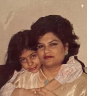 Uzma Hassan Instagram - 22nd May.. 7 years ago, I lost my whole world.. 

I miss you so much, Mommy… 💔

#untilwemeetagain