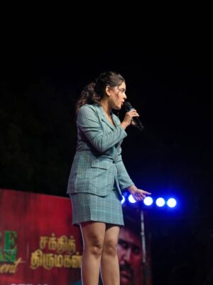 VJ Kalyani Instagram - Some very special moments... couldnt have asked for more:)
Gratitude is all i have 🙏
...
@victor_storys_ thankyou for this vicky:)
Muah: @revyz_makeover 
...
#prerelease #tour #host #nammatrichy #fun #vjkalyani🎤