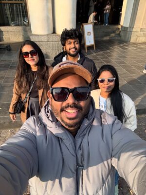 VJ Kalyani Instagram - To us, family means putting your arms around each other and 
being there❤️