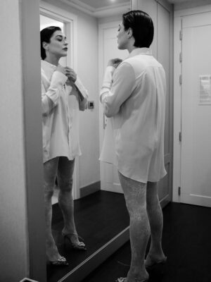 Valentina Lodovini Instagram - about last night ✨️

@maxmara & @sergiorossi grazie.

Foto @kimmika 
Styled by @andreamassetti1978 
Make-up  @lauracasato per @simonebelliagency
Hair @silvia_massucci per @simonebelliagency
Nails @francesca_napolano_nails

#unafamigliasottosoprapremiere