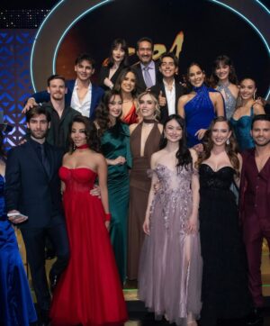Valentina de Abreu Instagram - Hoy cierro un capítulo que me costó lágrimas, dudas, miedos… y muchísima fe🥹✨ Este año no fue fácil. Emigrar, empezar de nuevo cuando ya tenía una carrera construida en Ecuador; exigirme más de lo que creía posible y enfrentarme a mis propias inseguridades. 

Hubo días en los que pensé que no iba a poder, lloré muchísimo, me sentí muy sola gran parte del proceso, me fracturé, me atropelló una bicicleta 😂 pero aquí estoy, en contra de todo pronóstico . Graduada del CEA. 🎭✨
Agradecida con Dios por sostenerme cuando sentí que no podía más, por abrir puertas y por recordarme para qué vine. Aunque tengo una trayectoria larga, sentí el llamado de volver a formarme, de volver a ser alumna, de aprender desde la humildad y el amor por este oficio. Tenía años soñando con venir a México para crecer a nivel profesional, y este año ese sueño se materializó gracias al CEA y a mi manager @palomeragroup. Gracias por la oportunidad y por creer en mi🥹💕💕
Gracias a mi mamá @yojaima.ramos y a mi tío @angelramoos por apoyarme muchísimo y por no soltarme en los momentos más difíciles. 
Hoy celebro no solo un diploma, sino la valentía de no conformarme, de seguir creciendo, de apostarle a mis sueños aun cuando el camino se siente pesado. Esto no es un final, es apenas el comienzo. Gracias vida, gracias Dios, gracias CEA. 🤍✨

1- Primera vez con un billete🥹💕 en el lugar que siempre soñé estar
2- Fotito junto al Sr  @eugenio.cobo demasiado agradecida por la oportunidad y por apostar a nuestro talento 🥹💕 
3- al lado de la placa grande con cara de loca 😂
4- Videito cortesía de mi tío @angelramoos del momento de la entrega de mi placa 😍 
5- Junto a mi partner del semestre, lo logramos lesionadaaaas. Gracias por ser mi amiga en este año tan complicado 💕 @imaylim_ 
6- Abrazando al Sr Cobo @eugenio.cobo 
7- mi grupito de amigas @lexmeral @luisimateran @imaylim_ 
8- Junto a @miguelangelgabriel el profe al que al principio le tenía miedo y ahora lo amoooo. Del que más aprendí, al que más tengo que agradecerle 🥹💕🫶 
9- fotito con mi birrete porque no lo supero
10- Venecos power 🇻🇪 @danielasanabriaaa_ @ascaanio @luisimateran