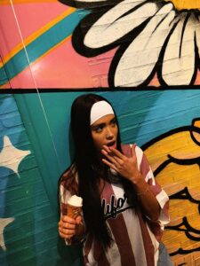 Valeria Emiliani Instagram - Escoger estuvo muy difícil 🍦🤪 total look: @modakoaj