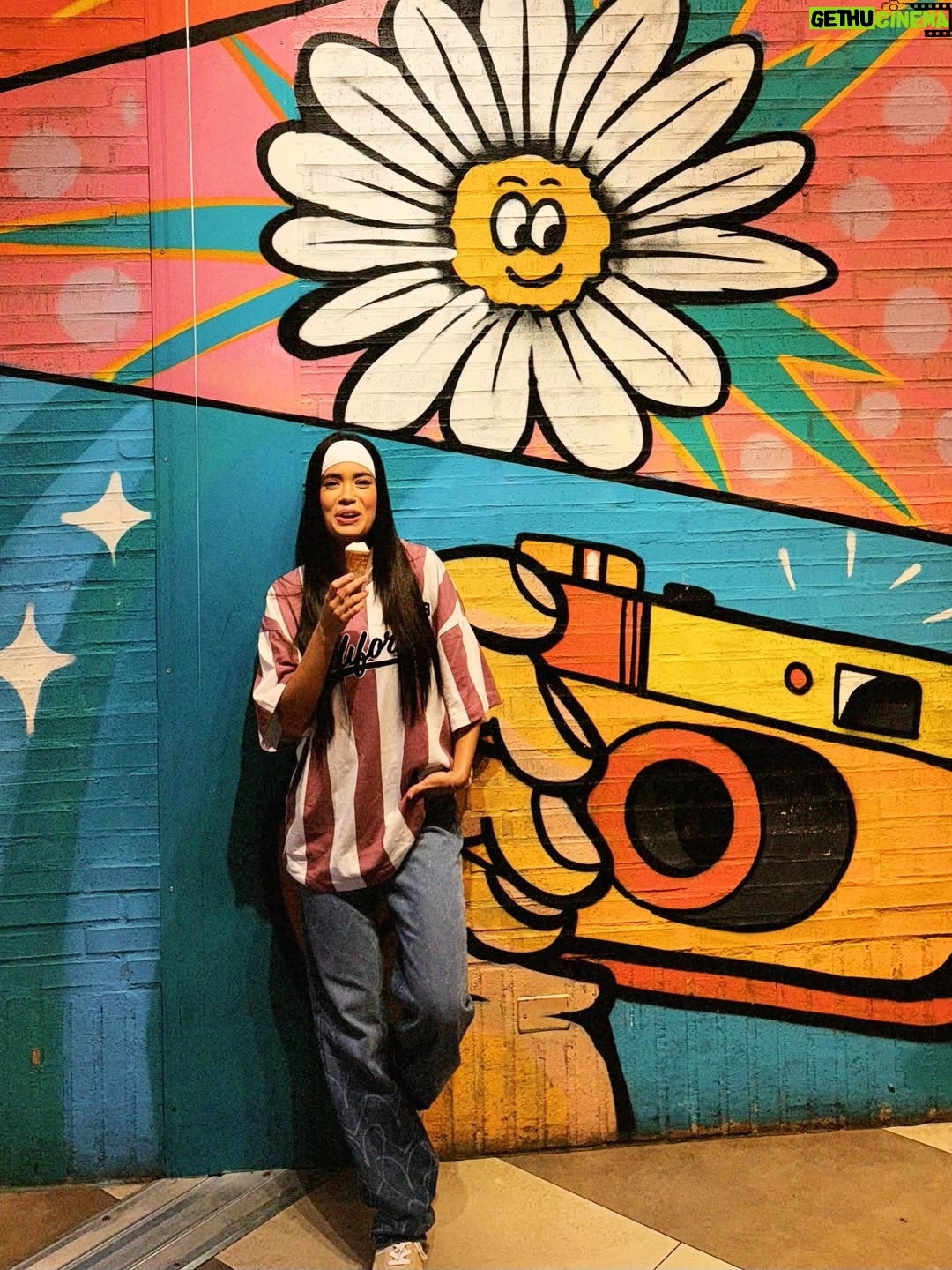 Valeria Emiliani - 2.3K Likes - Escoger estuvo muy difícil 🍦🤪 total look: @modakoaj