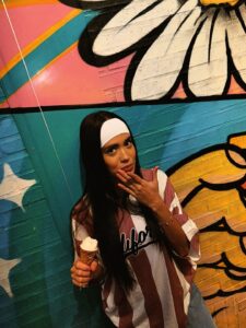 Valeria Emiliani Instagram - Escoger estuvo muy difícil 🍦🤪 total look: @modakoaj
