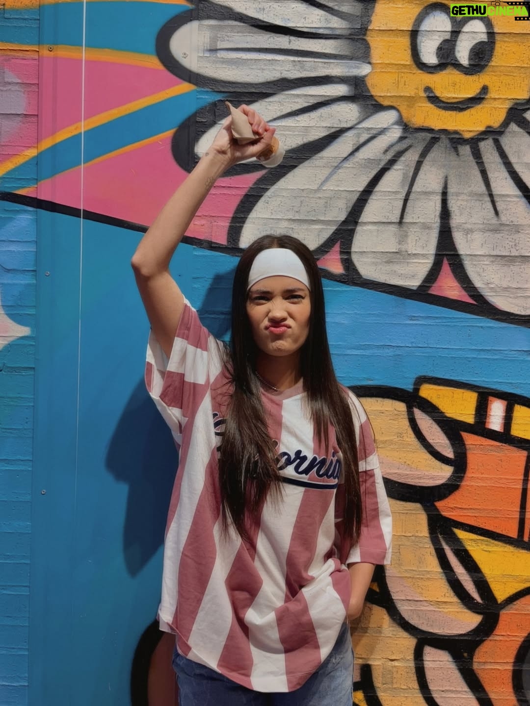 Valeria Emiliani - 2.3K Likes - Escoger estuvo muy difícil 🍦🤪 total look: @modakoaj