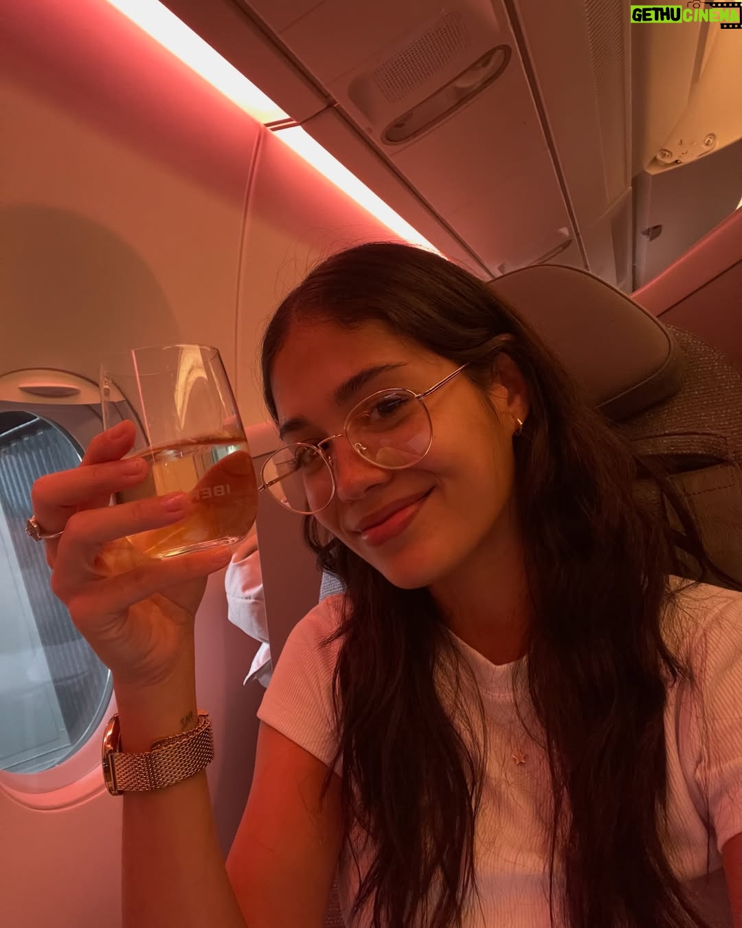 Valeria Emiliani - 4.1K Likes - Foticos con personas que están en mi ❤️
Portada: 📸 @zuanfilm