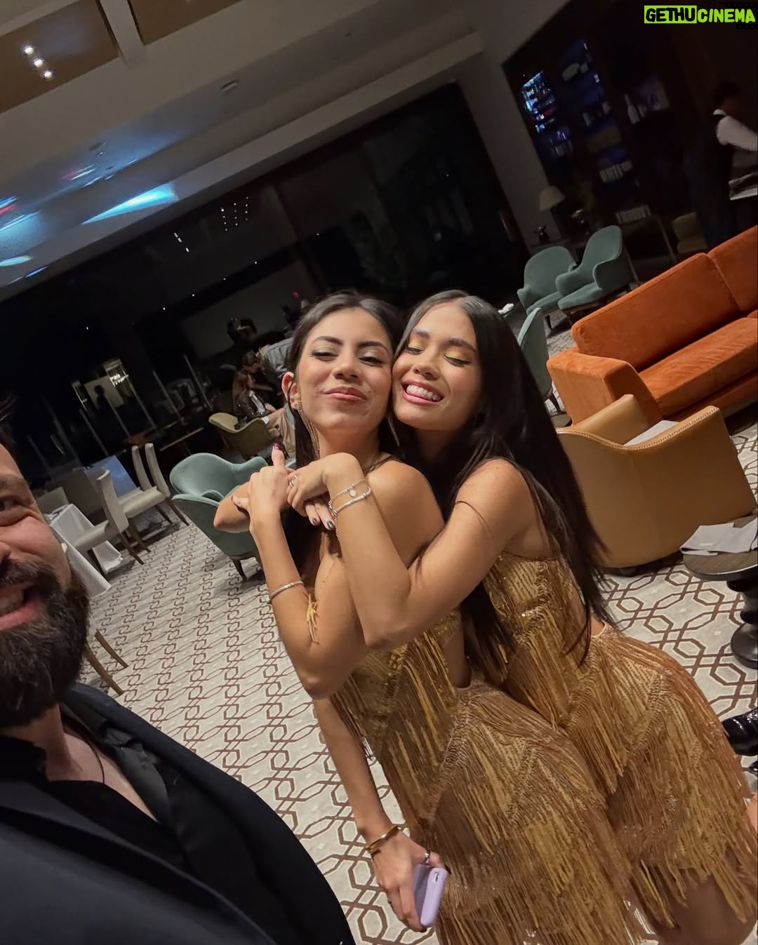 Valeria Emiliani - 4.1K Likes - Foticos con personas que están en mi ❤️
Portada: 📸 @zuanfilm