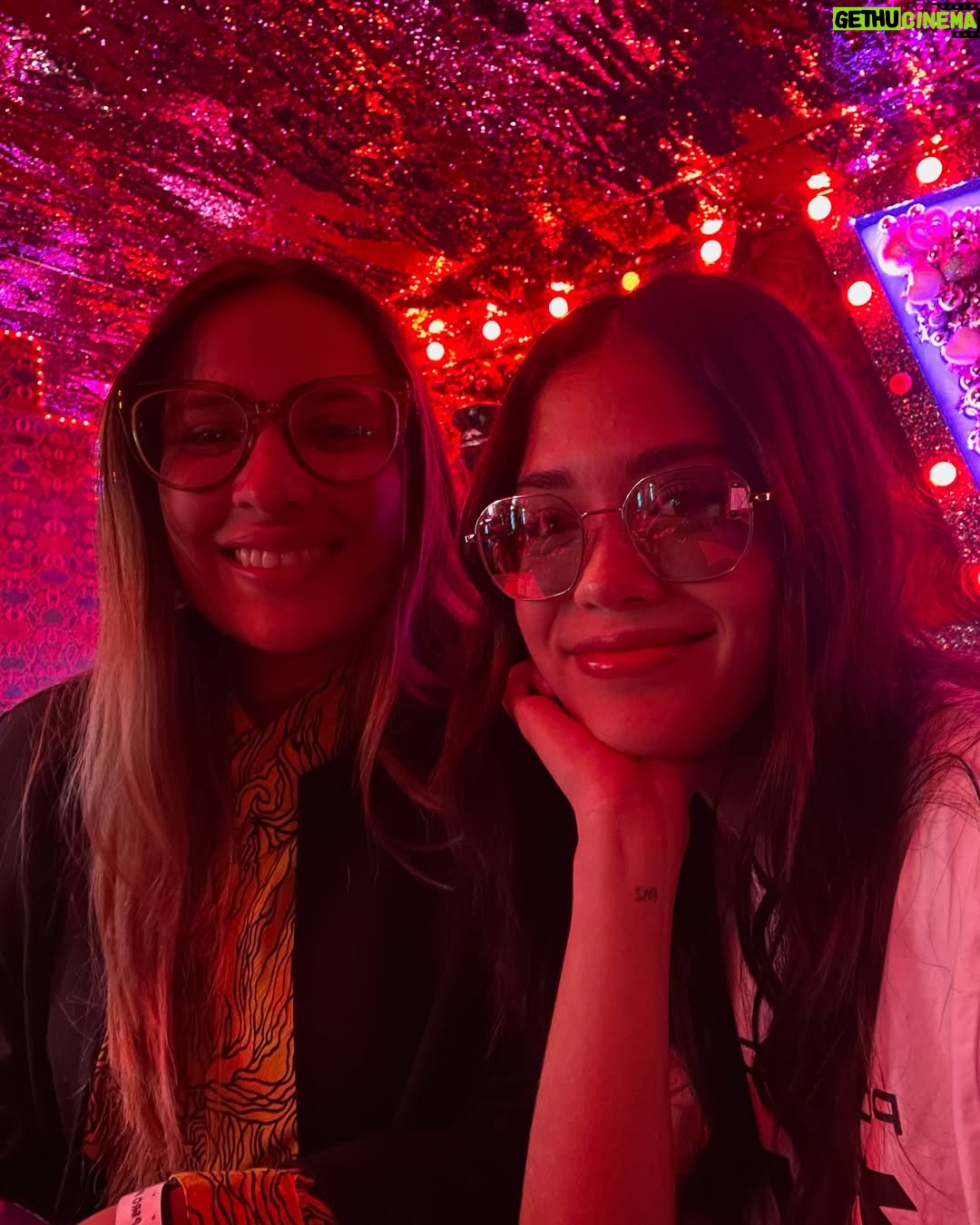 Valeria Emiliani - 4.1K Likes - Foticos con personas que están en mi ❤️
Portada: 📸 @zuanfilm