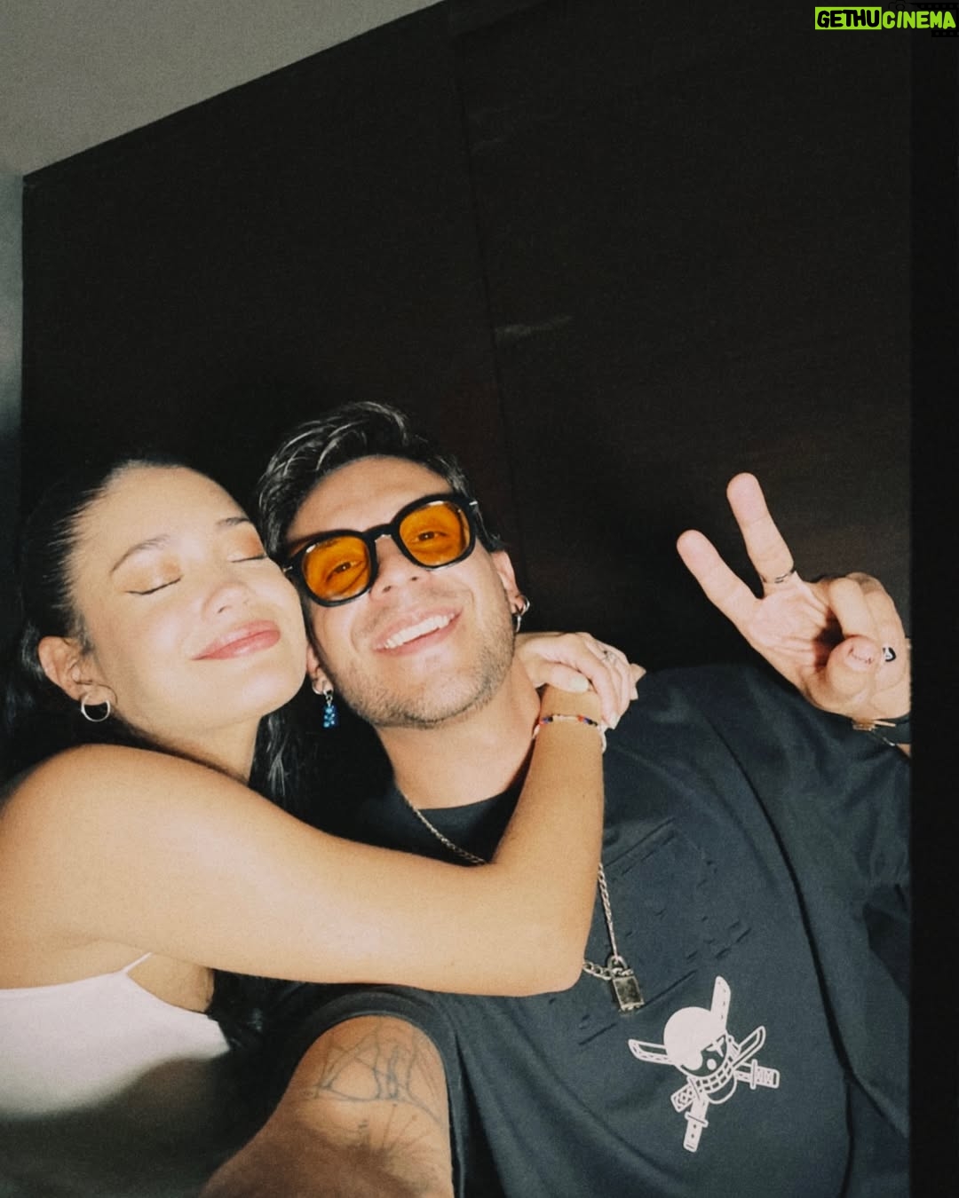 Valeria Emiliani - 4.1K Likes - Foticos con personas que están en mi ❤️
Portada: 📸 @zuanfilm