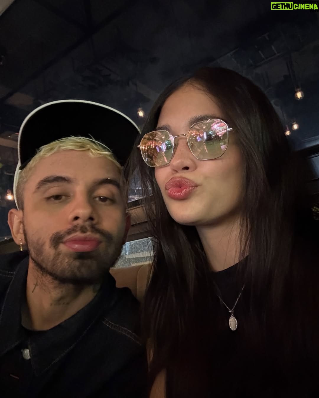 Valeria Emiliani - 4.1K Likes - Foticos con personas que están en mi ❤️
Portada: 📸 @zuanfilm