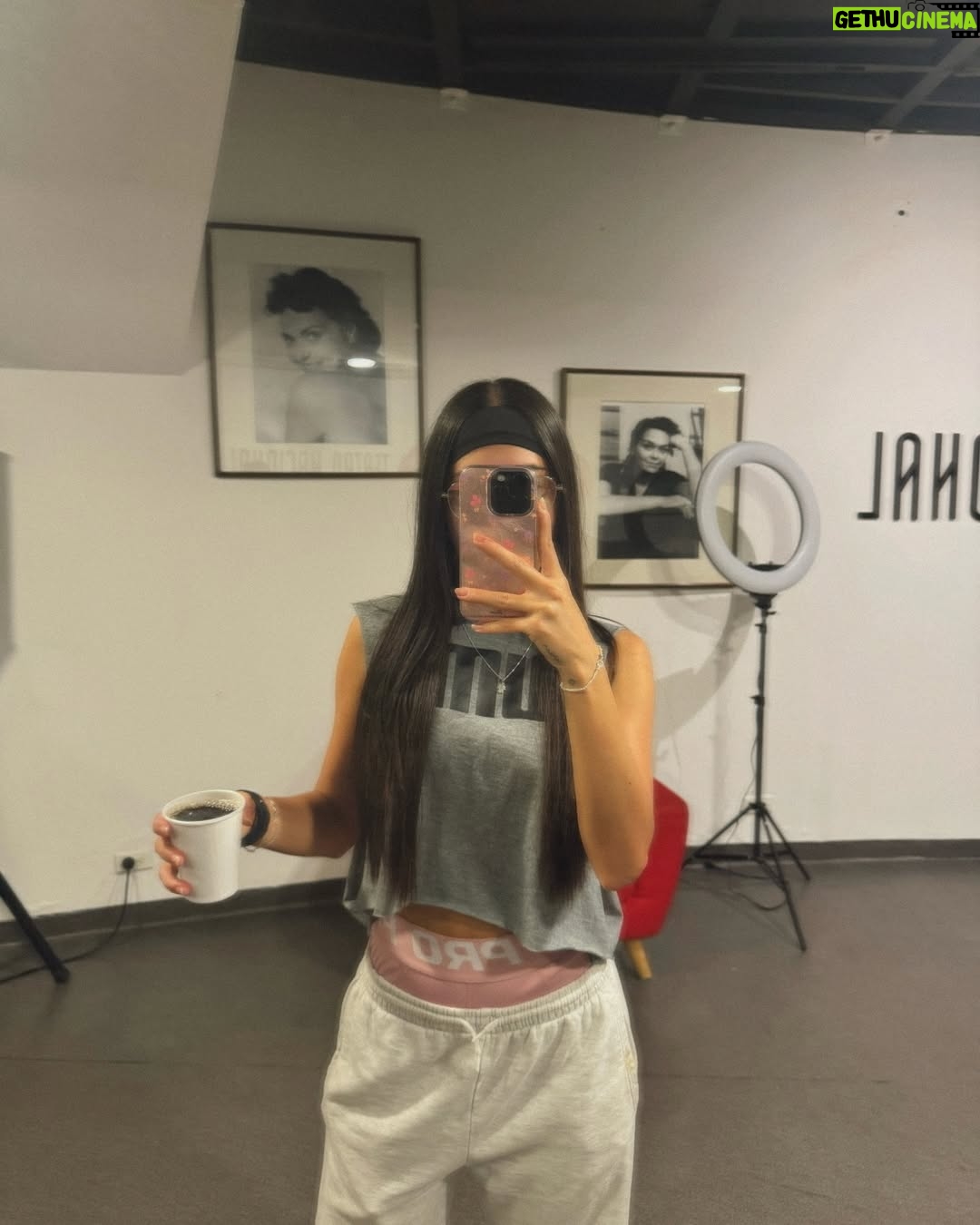 Valeria Emiliani - 3.4K Likes - Momentos lindos, gente linda, días lindos ❤️✨( ignoren mis pelos de alfalfa 😂)