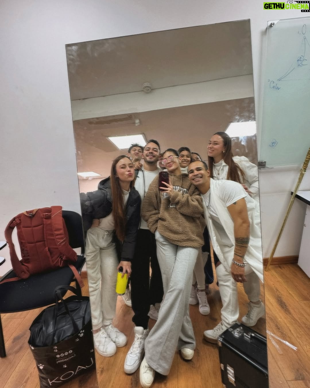 Valeria Emiliani - 3.4K Likes - Momentos lindos, gente linda, días lindos ❤️✨( ignoren mis pelos de alfalfa 😂)