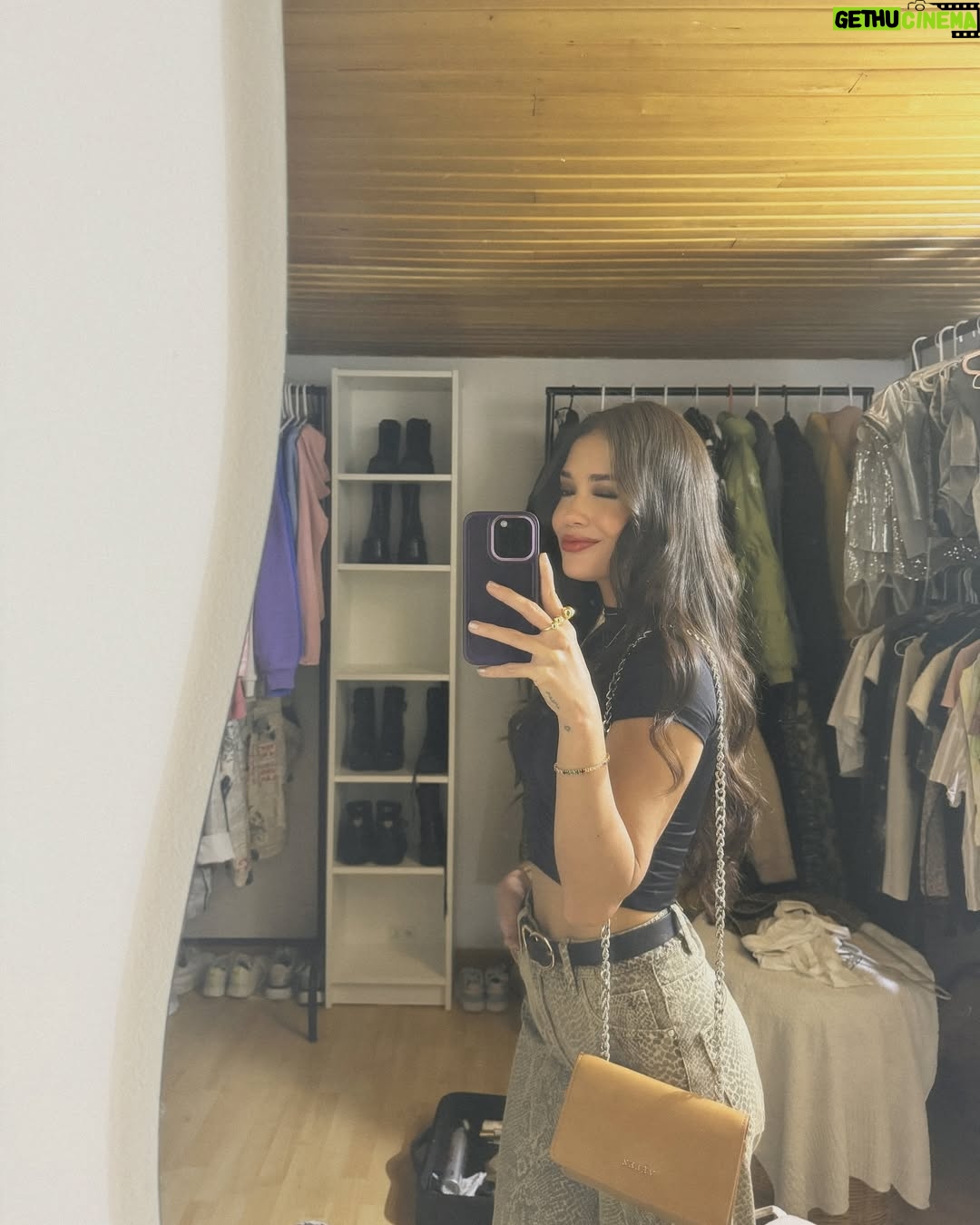 Valeria Emiliani - 3.4K Likes - Momentos lindos, gente linda, días lindos ❤️✨( ignoren mis pelos de alfalfa 😂)