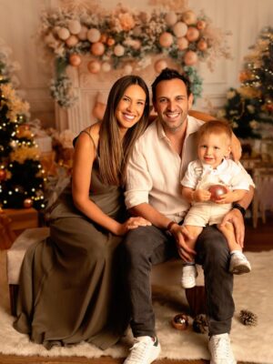 Vanesa Borghi Instagram - Esta familia les desea que tengan unas lindas fiestas y que recuerden la verdadera esencia de estas fechas …

Fotos @carolinatobarfotografia